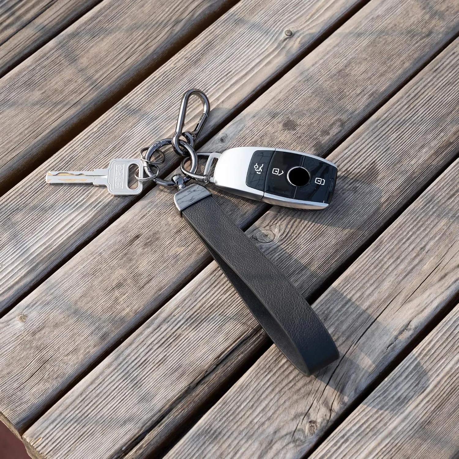 Leather Wristlet Keychain, 2 Key Rings, Anti-Lost D Ring, Keychain Clip
