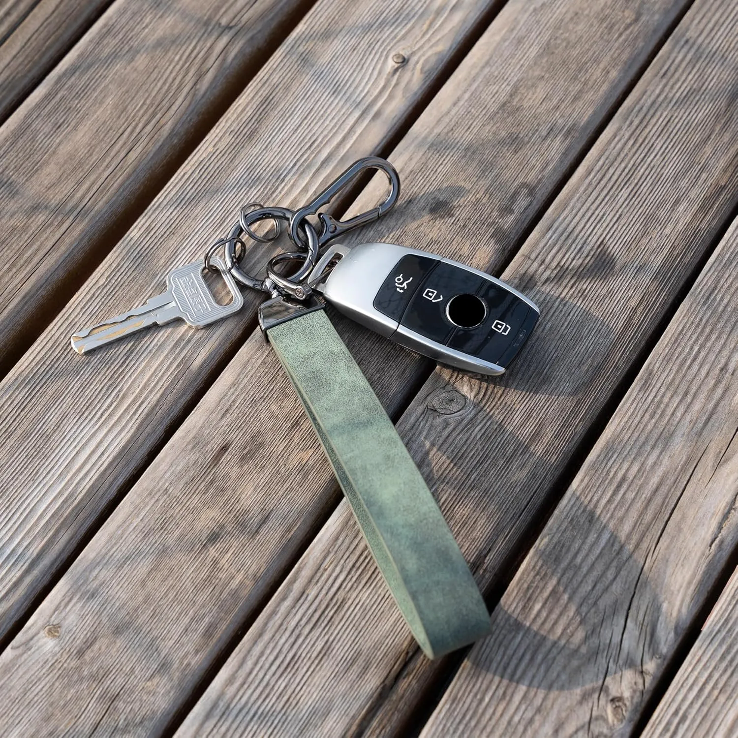 Leather Wristlet Keychain, 2 Key Rings, Anti-Lost D Ring, Keychain Clip