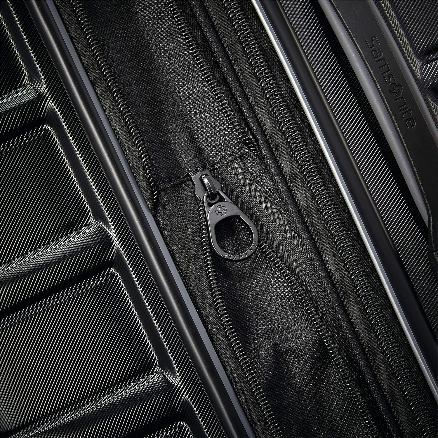 Samsonite Omni 2 24-Inch Medium Checked Hardside Luggage with 360 Spinner Wheels - Scratch Resistant Hardshell - TSA Lock - Expandable Polycarbonate Shell for Lightweight Travel - Midnight Black