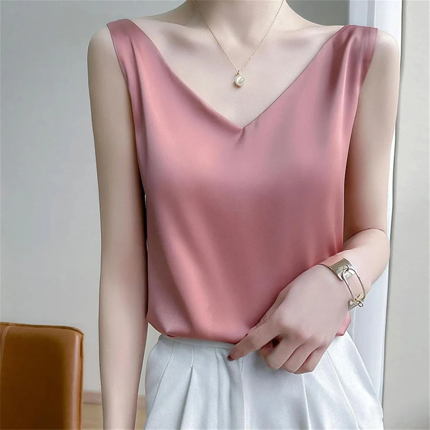 Women's Summer Sleeveless Tops for Women Trendy V-Neck Silk Satin Slim Fit Shoulder Camisole